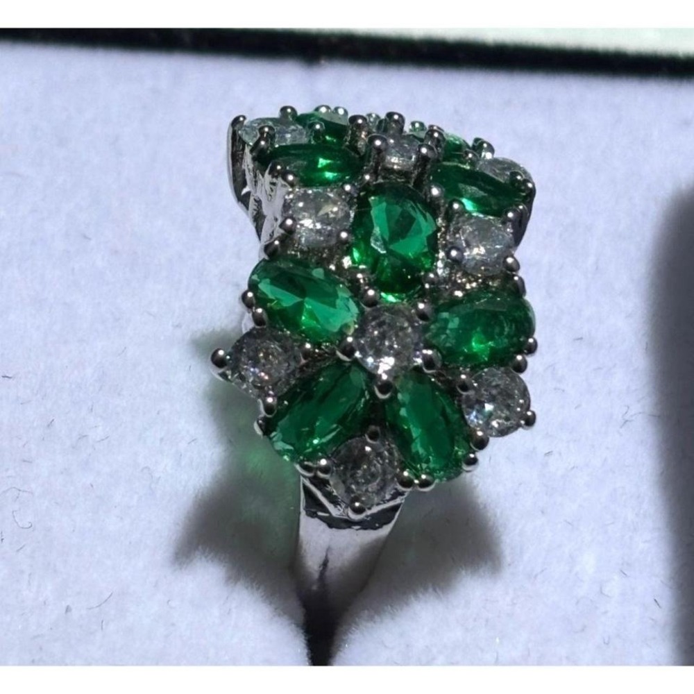 Emerald Green & White CZ Flower Cluster Ring For Women Silver Plated NEW - Picture 3 of 4